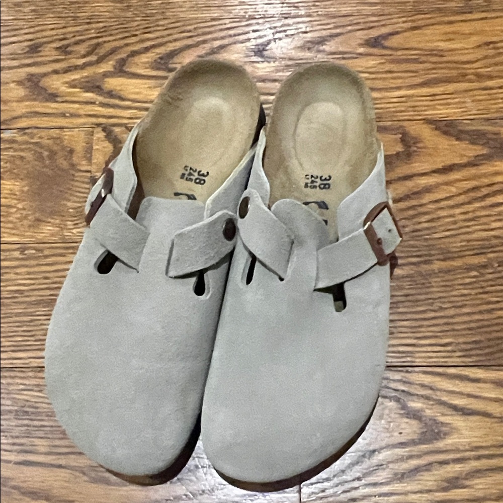 NWOT Birkenstock Gray Suede Boston clogs